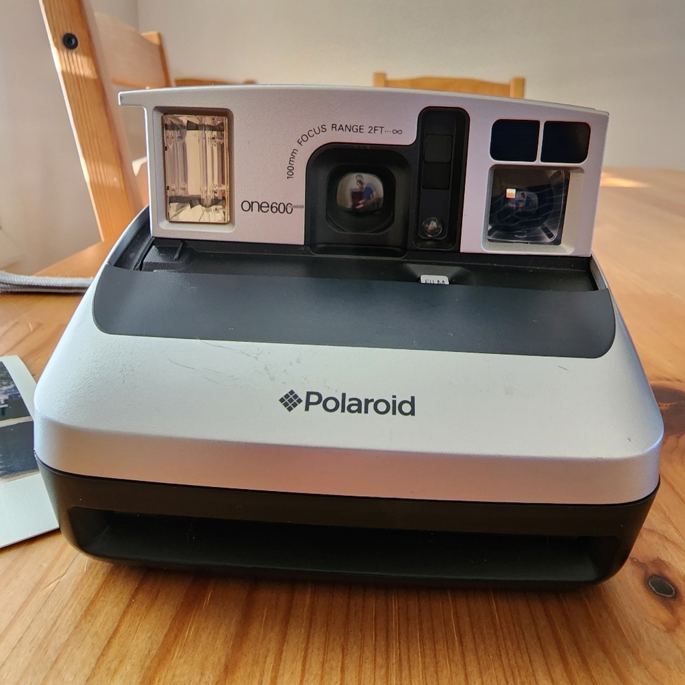 VINTAGE Silver Polaroid One600 Ultra Instant Camera. Film Tested! Working!